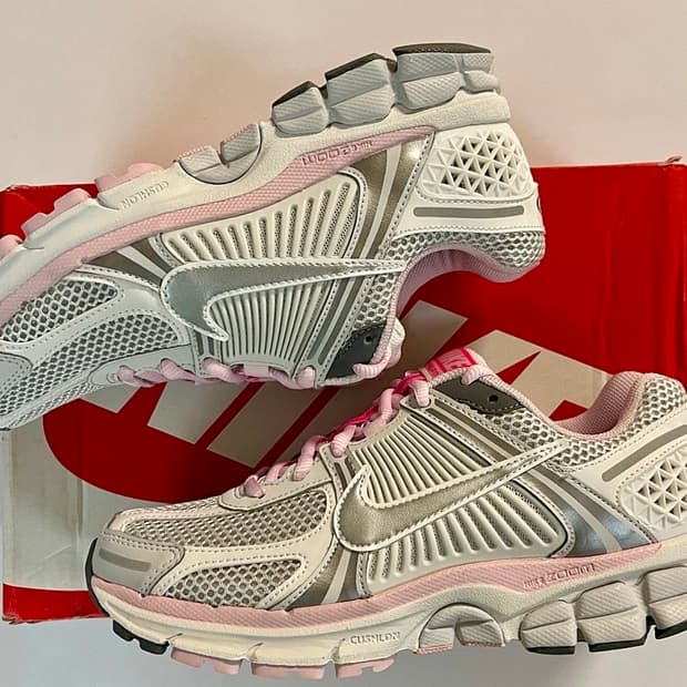 (235)(새상품)나이키 줌 보메로 5 메탈릭 실버 핑크