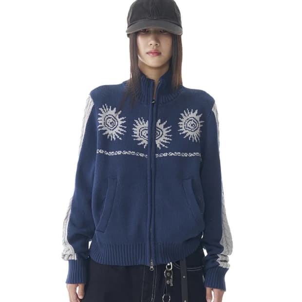 아캄 Sun Jacquard Zip-Up Sweater 1