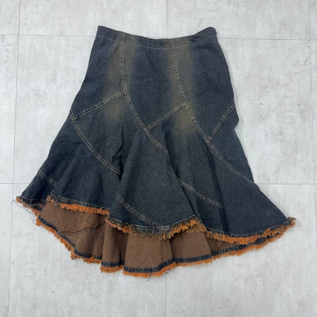 •Japanese vintage 플레어 컷팅 데님 치마 
