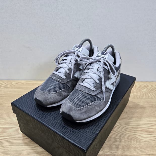 240 뉴발란스 996 그레이