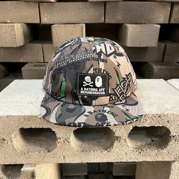 베이프 x 네이버후드 그래픽 스냅백 캡