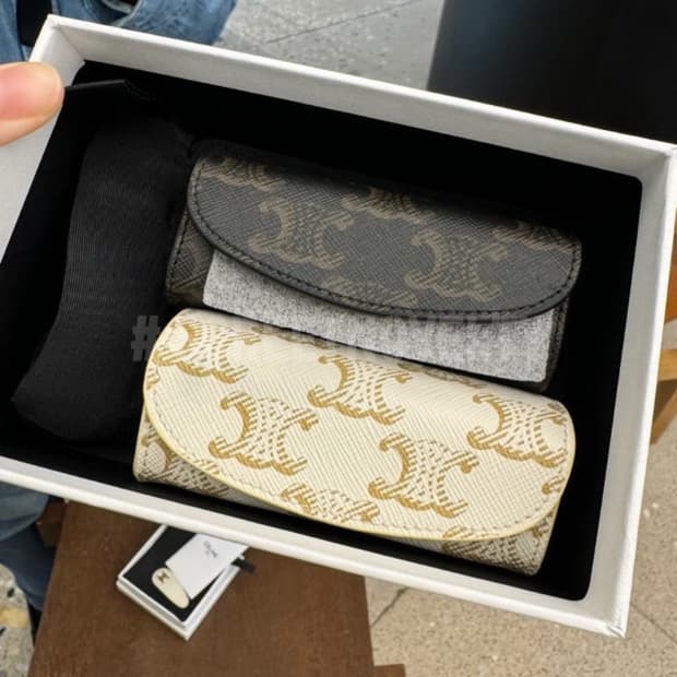 셀린느 트리옹페 쥬얼리 케이스 아이보리