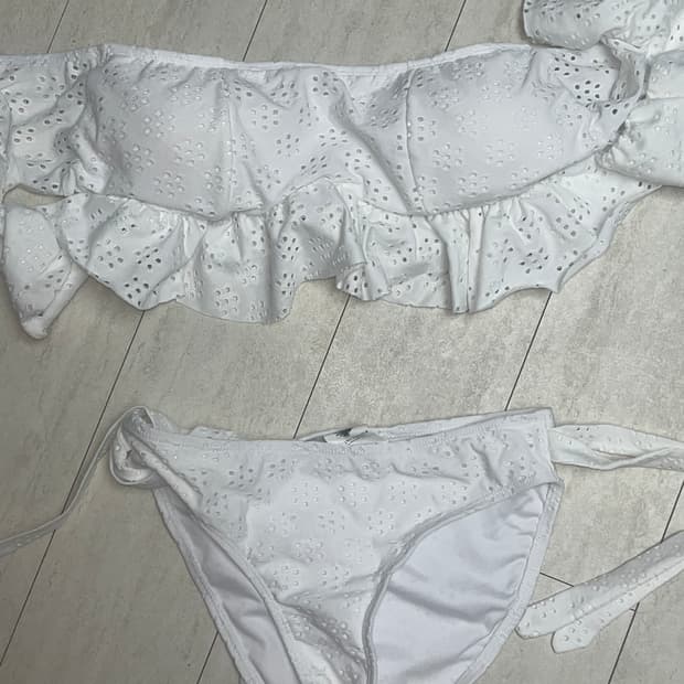 비키니밴더 펀칭 오프숄더 2way 비키니 white s사이즈