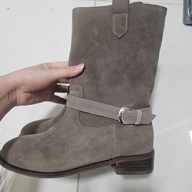 코모레비뮤지엄 스웨이드(소가죽) 미들