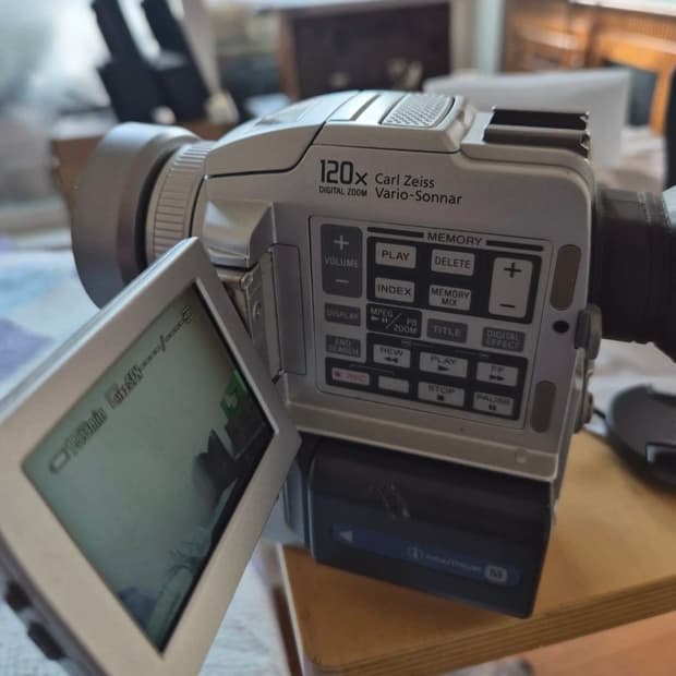 소니 DCR-PC110
