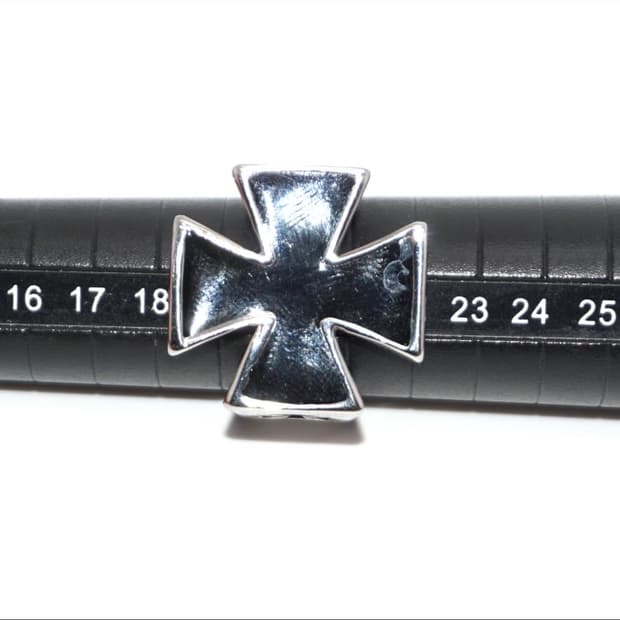 erd 맛 아이언 크로스 반지 팝니다