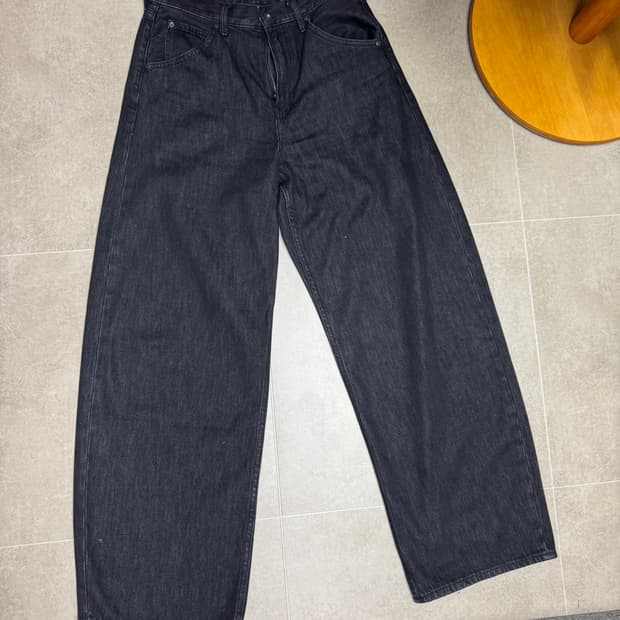 유니클로 베기커브진