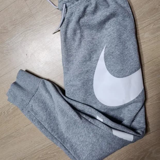 나이키그레이조거.   M/L