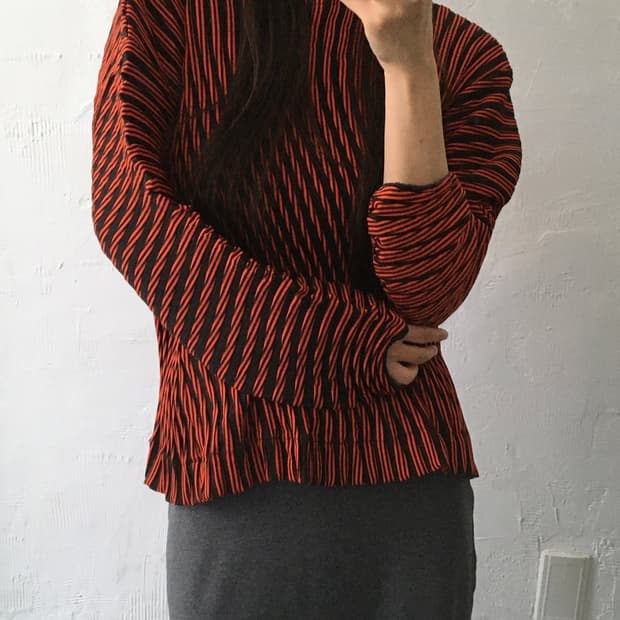 ISSEY MIYAKE 이세이미야케 레드 웨이브 플리츠 블라우스