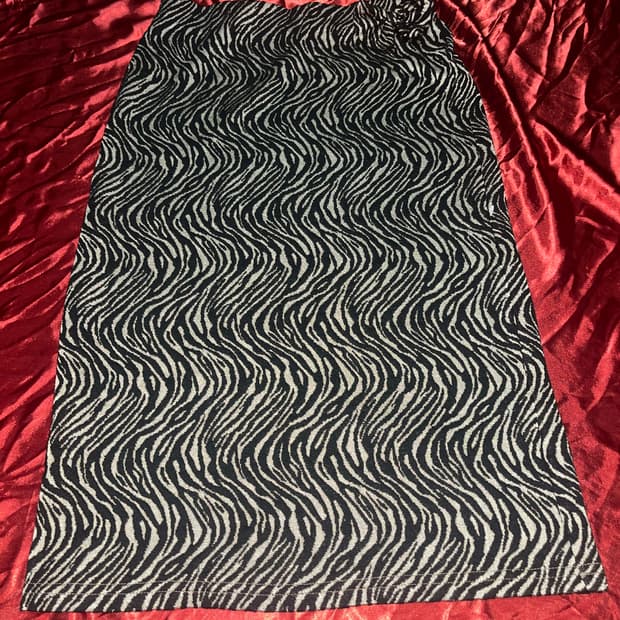 리본 포인트 스커트