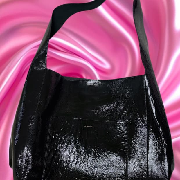 Aviemuah 아비에무아 원더러백 글로시 블랙