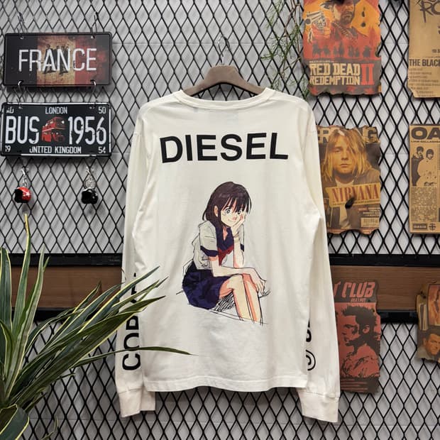 디젤 재패니즈 캐릭터 그래픽 롱슬리브 사이드 레터링 포인트 화이트