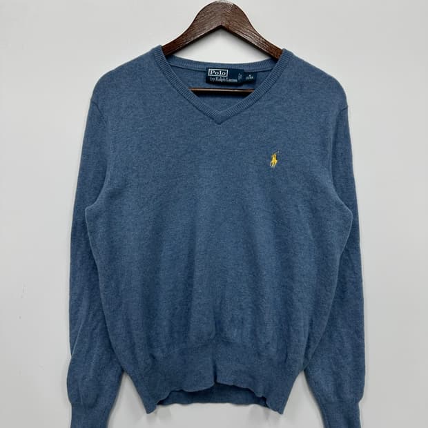 폴로 뮤트 블루 브이넥 니트