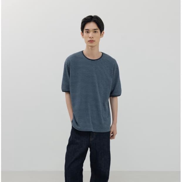 블랭크룸 펜슬 스트라이프 하프 티