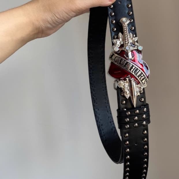 Love Hurts 하트 스터드 래더 벨트