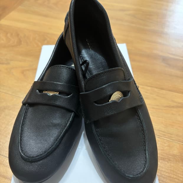 자라 페니 레더 로퍼(블랙)/230