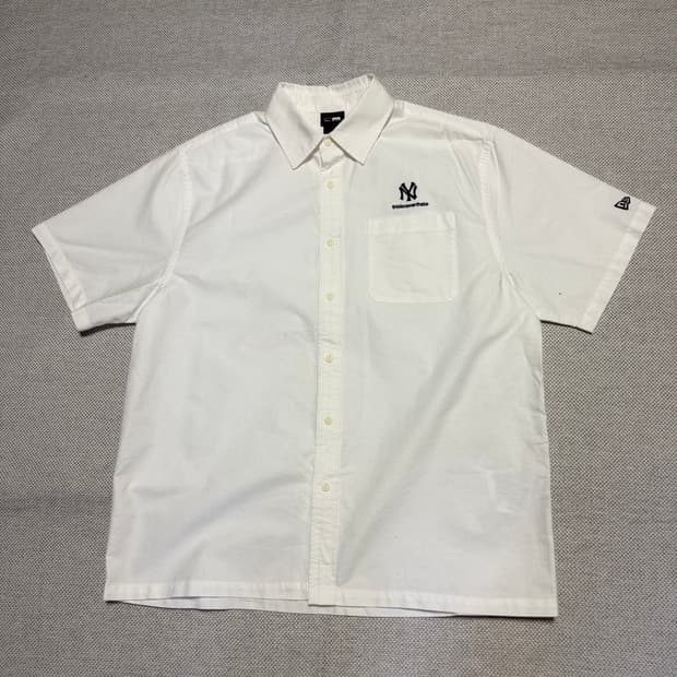 뉴에라 X 디스이즈네버댓 반팔 셔츠 화이트