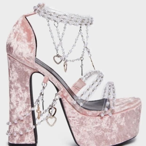 아리아나 그란데 thank u next 하이힐 DOLLSKILL 