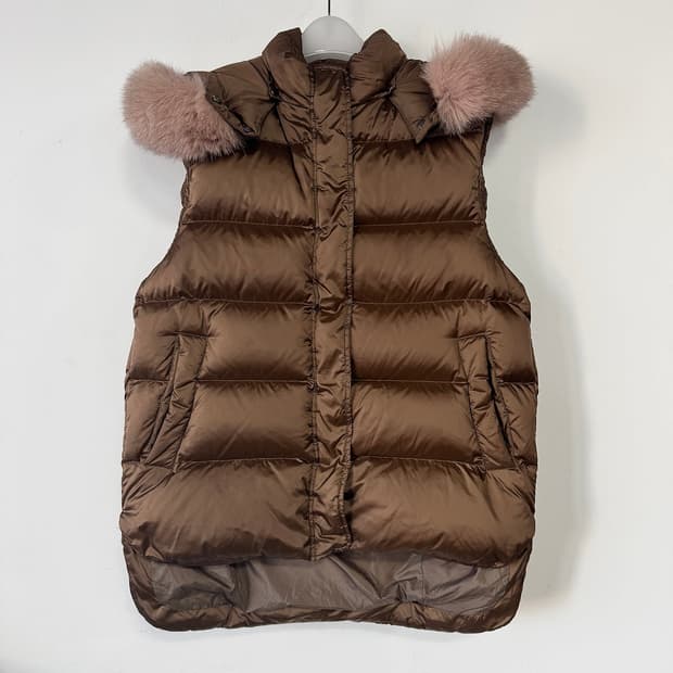 오즈세컨 폭스퍼 트리밍 구스 다운 패딩 조끼