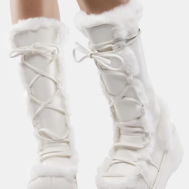 돌스킬 dollskill 화이트 퍼 부츠 통굽