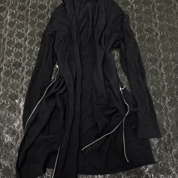 “Vintage” Zipper detail Black Cardigan