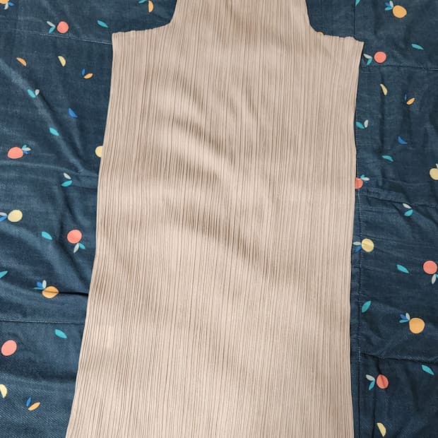 이세이 미야케 플리츠 플리즈 슬리브리스 베이지