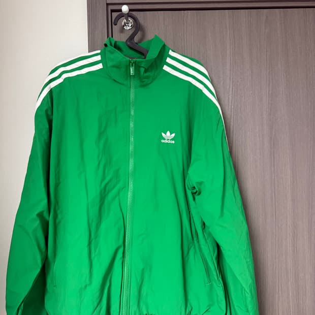 아디다스 초록 우븐 트랙탑