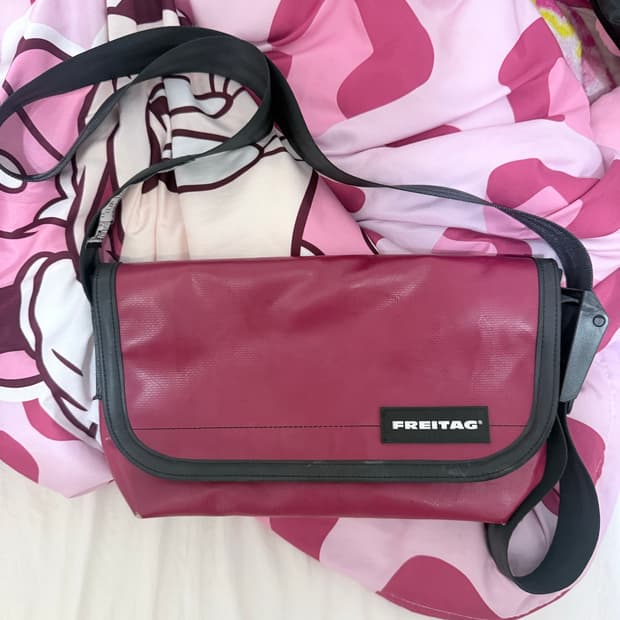 Freitag 프라이탁 핫핑크 컬러 판매