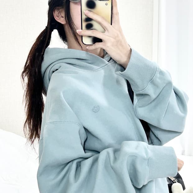 아디다스 패치로고 뮤트하늘 헤비스웻 후드