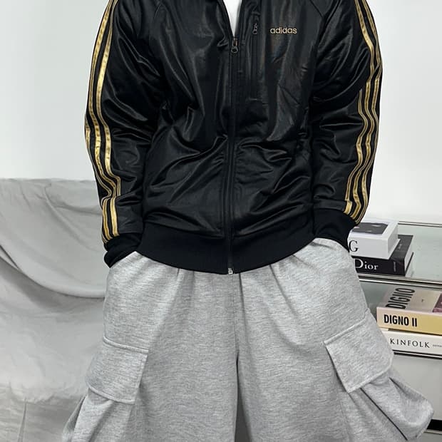 아디다스 블랙 골드 패딩 트랙탑 100