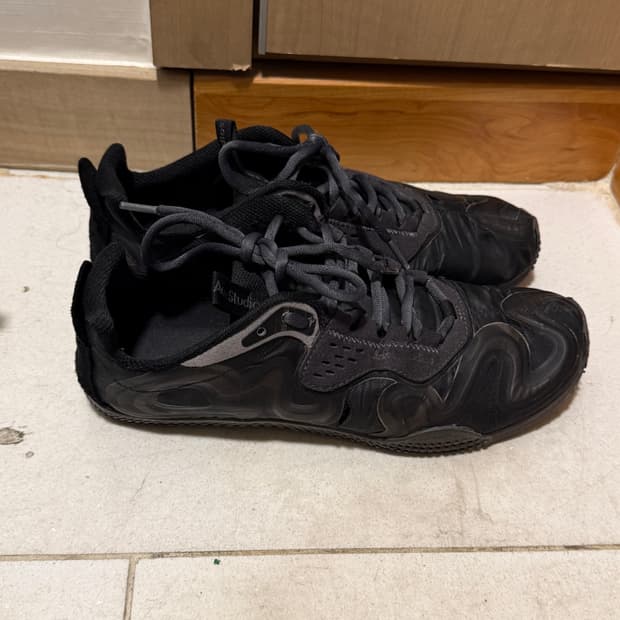 아크네스튜디오 러너 스니커즈