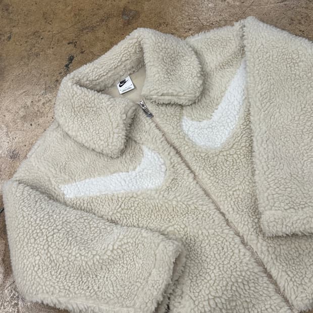 나이키 베이지 빅 더블 스우시 카라 양털 후리스 집업 