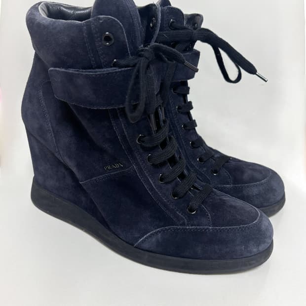 프라다 스웨이드 웻지 부츠