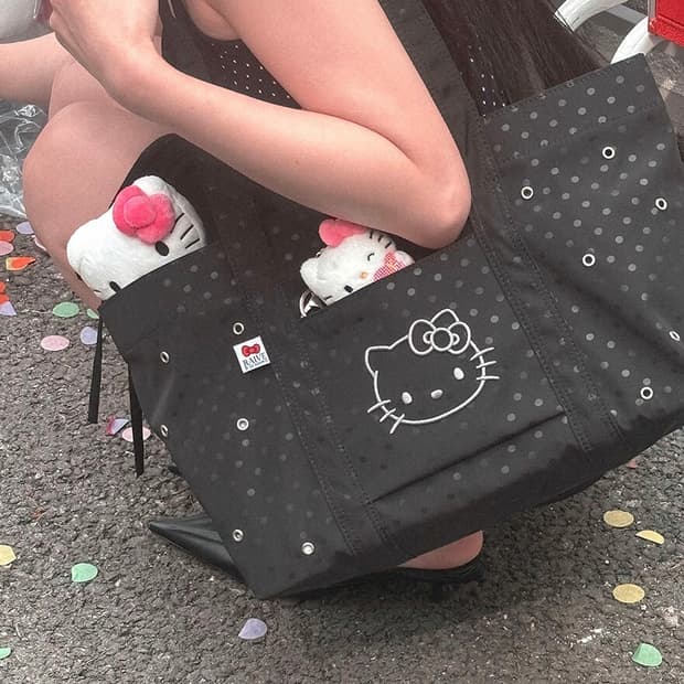 HELLO KITTY Shoulder in Black