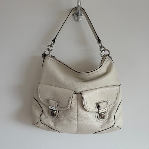 코치(COACH) 레더 숄더백