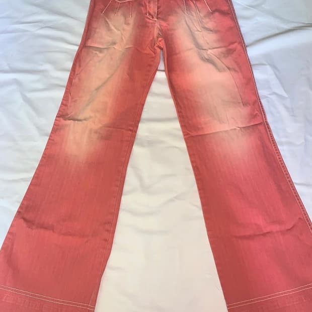pink washing twisted pants