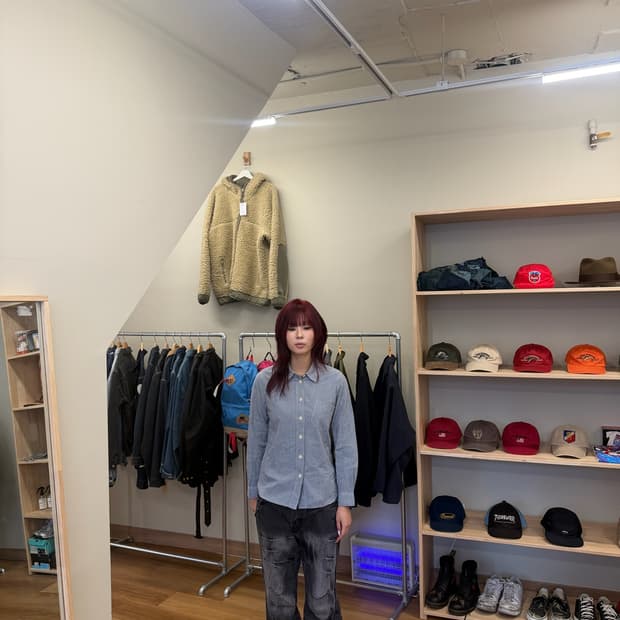 마가렛호웰 비대칭 포켓 셔츠