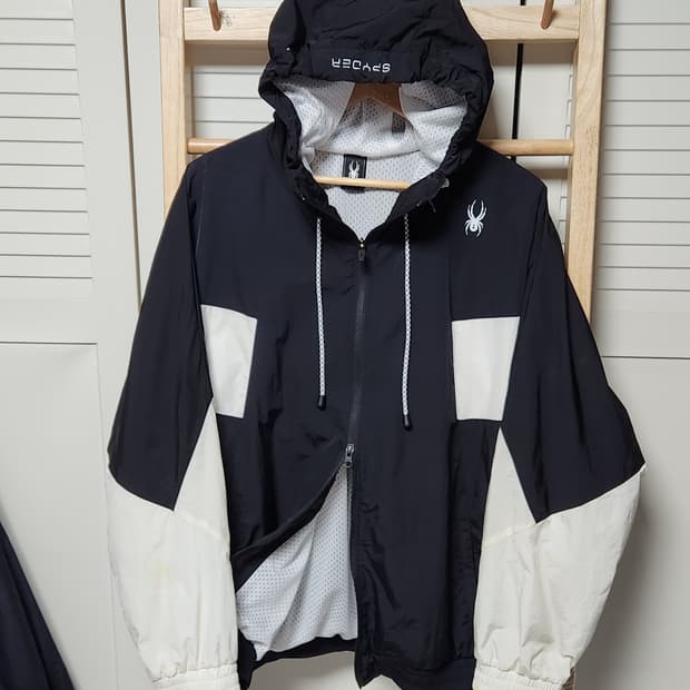 스파이더 검흰 바람막이 후드 자켓