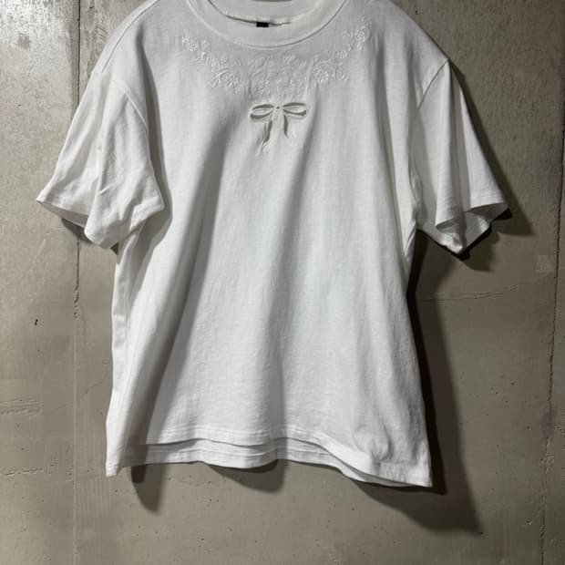 H&M 헬로키티 자수 반팔 티셔츠