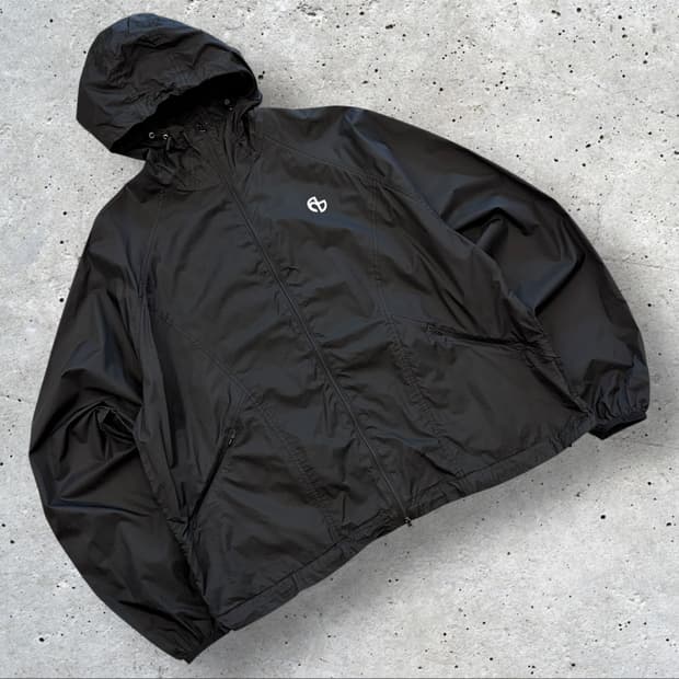 [L] 노매뉴얼 로고 블랙 바람막이 후드 자켓 C758