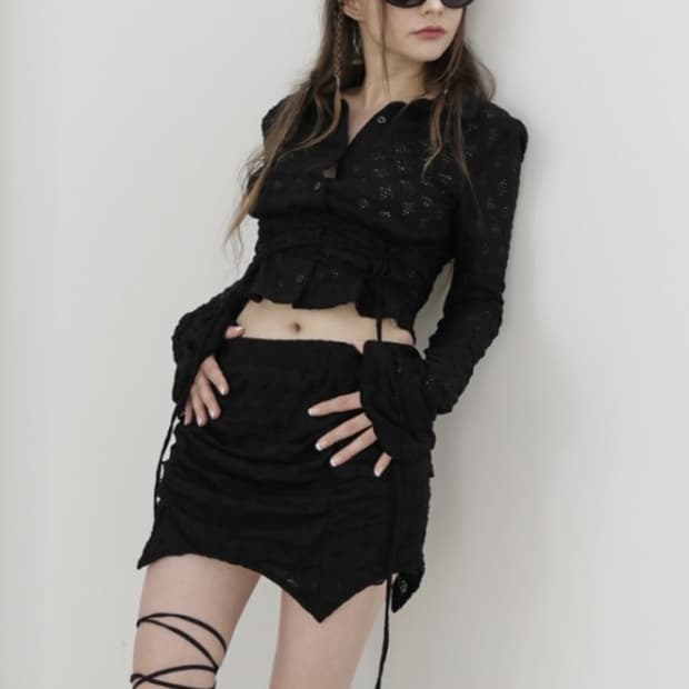 드라이로즈 펀칭 스트링 블라우스 탑 셔링 스커트 셋업 블랙