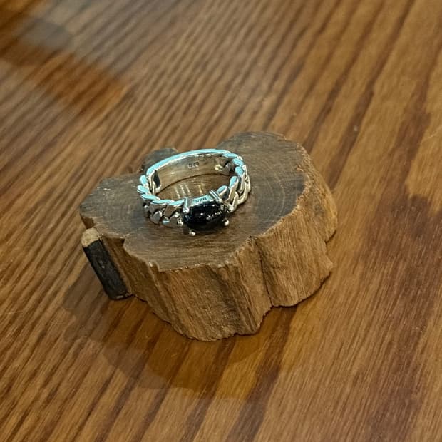 🖤 Black Stone Chain Ring