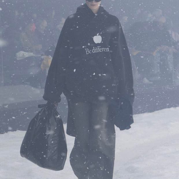 [4] 발렌시아가 애플 후드