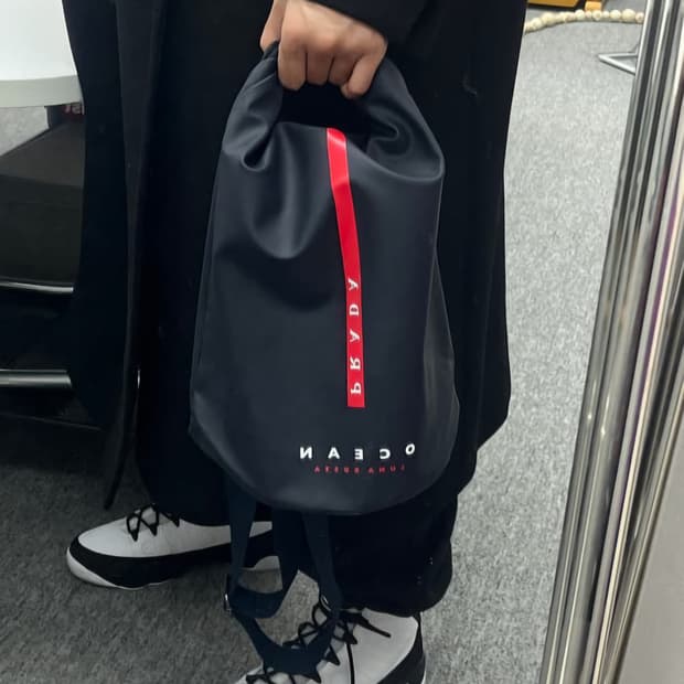 프라다 루나 로사 오션 세일링백