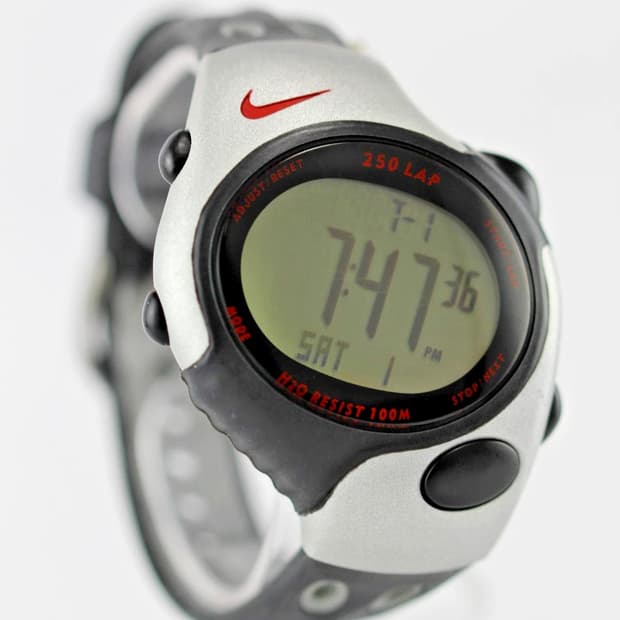 나이키 트라이액스 250 시계