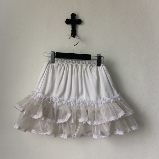Lace trimming mini skirt