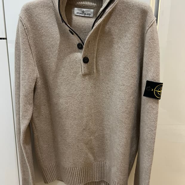 스톤아일랜드 베이지 반집업니트 L