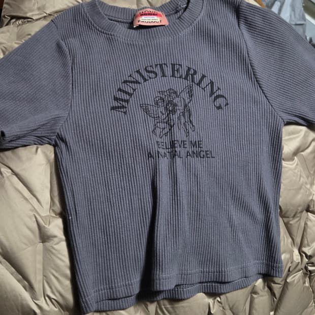 5천원급처! 천사 프린팅 빈티지 크롭 반팔티 차콜 그레이