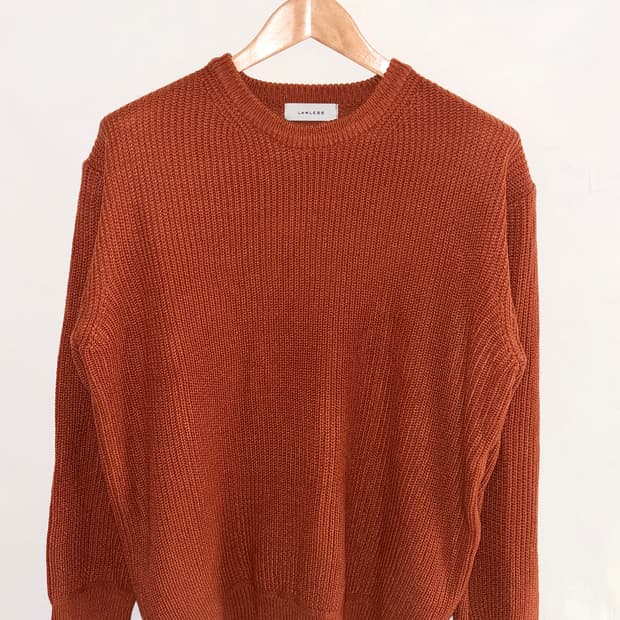 LAWLESS 브릭 컬러 니트 스웨터