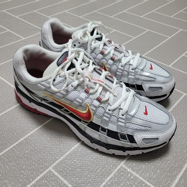 나이키 P-6000 메탈릭 실버 레드 280
